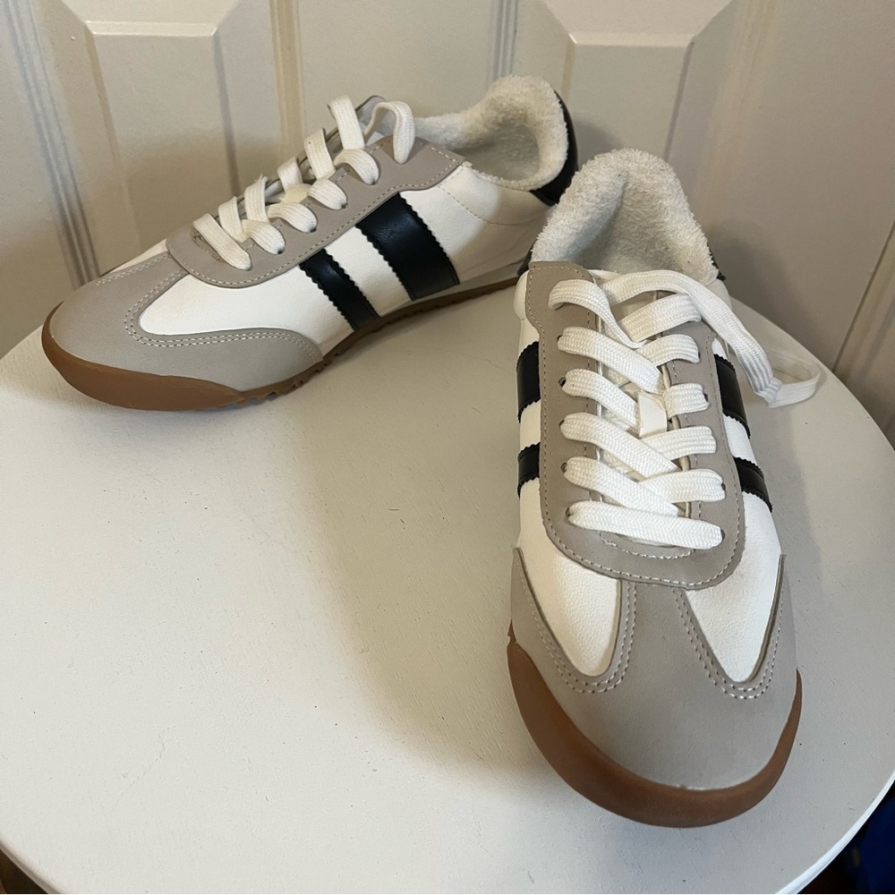 Dolce Vita, Women's Retro Sneaker - Picture 3 of 5